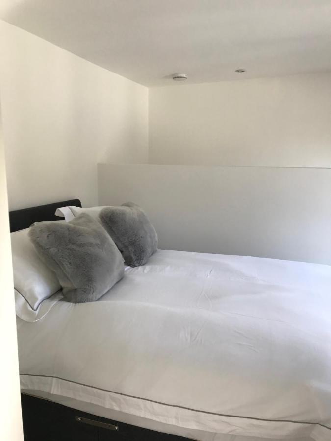 Winnie'S Corner - Self Contained Within The Grounds Of Another Property, In An Idyllic Wooded Setting Teluk Carlyon Luaran gambar