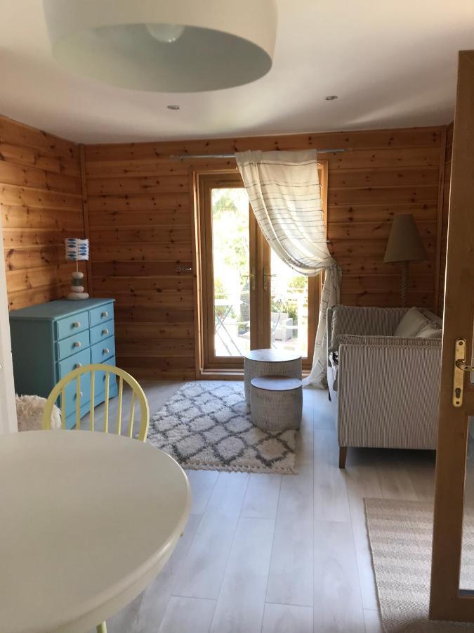 Winnie'S Corner - Self Contained Within The Grounds Of Another Property, In An Idyllic Wooded Setting Teluk Carlyon Luaran gambar